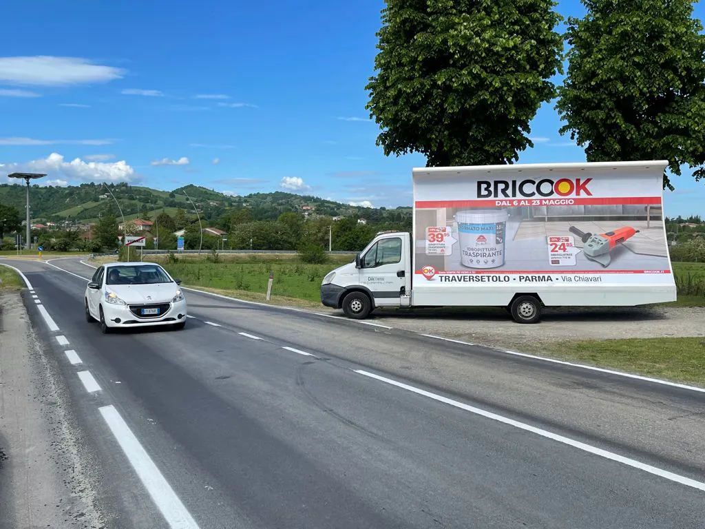 Camion vela a Parma